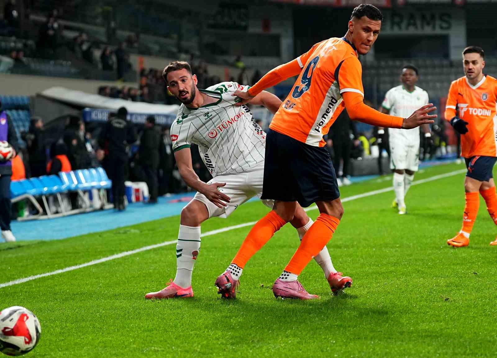 Trendyol Süper Lig: RAMS Başakşehir: 0 - Konyaspor: 0 (Maç devam ediyor)
