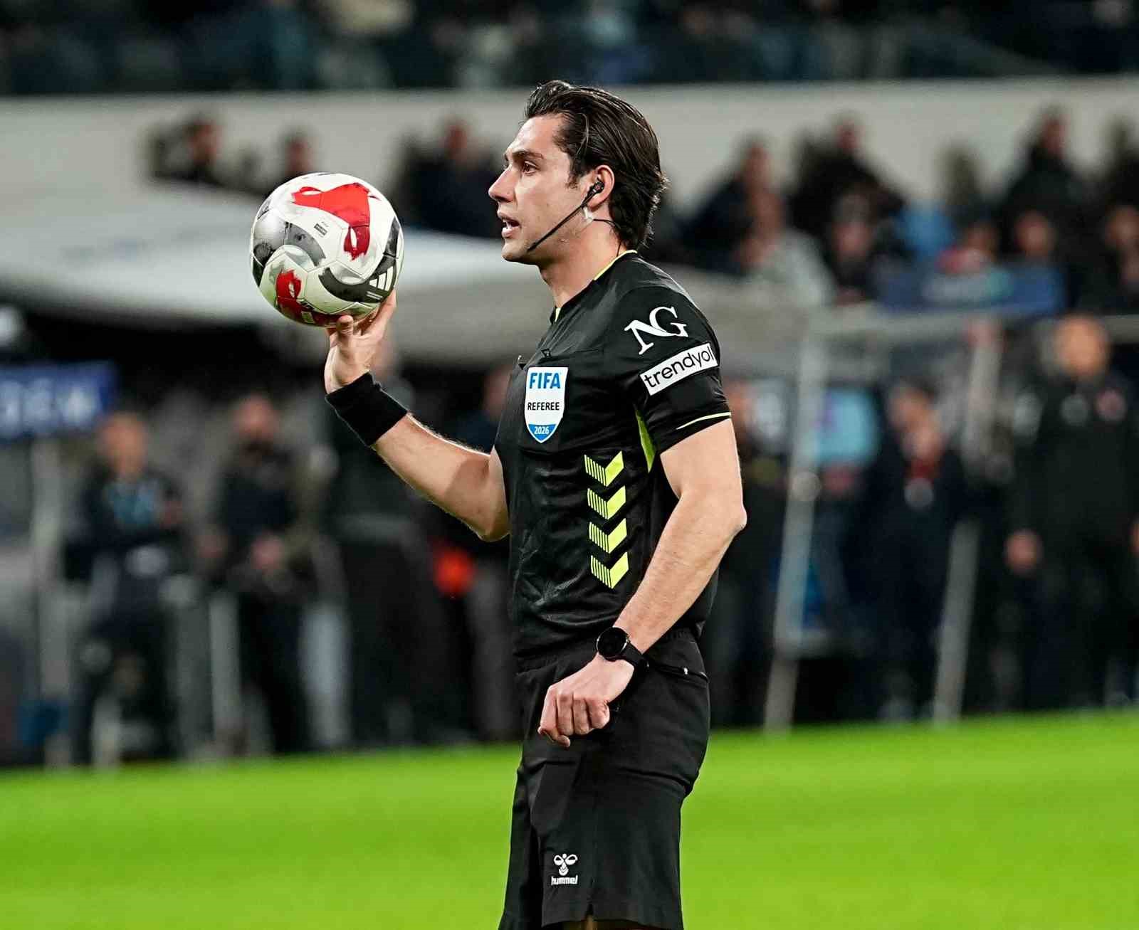 Trendyol Süper Lig: RAMS Başakşehir: 1 - Beşiktaş: 1 (İlk yarı)
Trendyol Süper Lig: RAMS Başakşehir: 1 - Beşiktaş: 1 (İlk yarı)