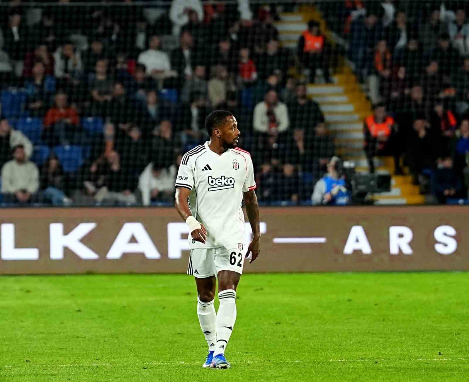 Trendyol Süper Lig: RAMS Başakşehir: 1 - Beşiktaş: 1 (İlk yarı)
Trendyol Süper Lig: RAMS Başakşehir: 1 - Beşiktaş: 1 (İlk yarı)