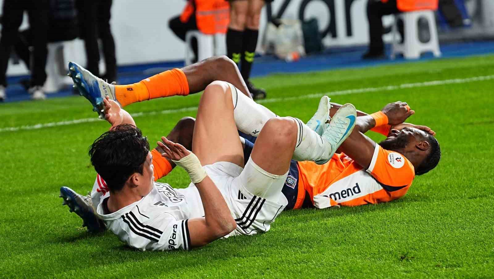 Trendyol Süper Lig: RAMS Başakşehir: 1 - Beşiktaş: 1 (İlk yarı)
Trendyol Süper Lig: RAMS Başakşehir: 1 - Beşiktaş: 1 (İlk yarı)