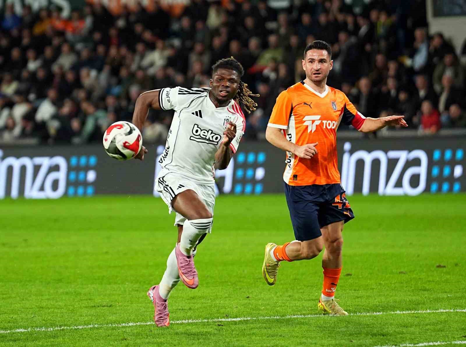 Trendyol Süper Lig: RAMS Başakşehir: 1 - Beşiktaş: 1 (İlk yarı)
Trendyol Süper Lig: RAMS Başakşehir: 1 - Beşiktaş: 1 (İlk yarı)