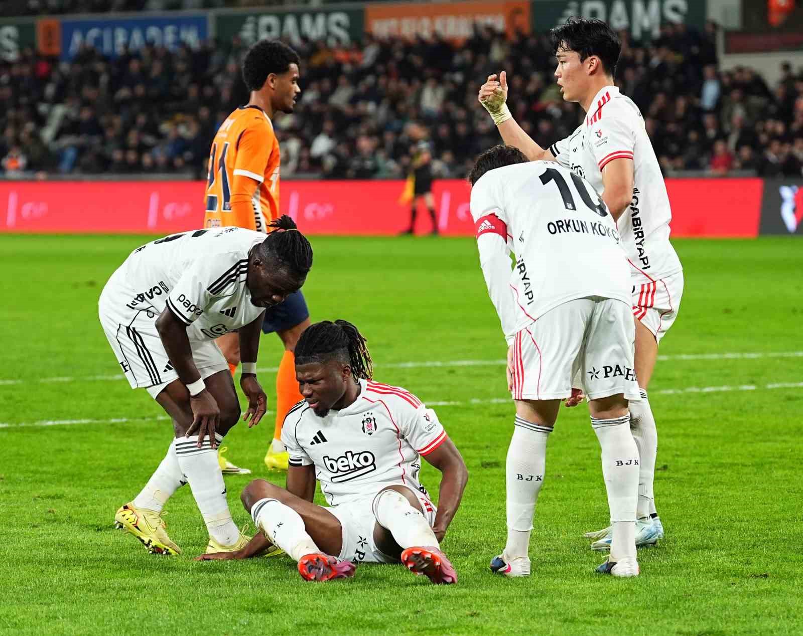 Trendyol Süper Lig: RAMS Başakşehir: 1 - Beşiktaş: 1 (İlk yarı)
Trendyol Süper Lig: RAMS Başakşehir: 1 - Beşiktaş: 1 (İlk yarı)