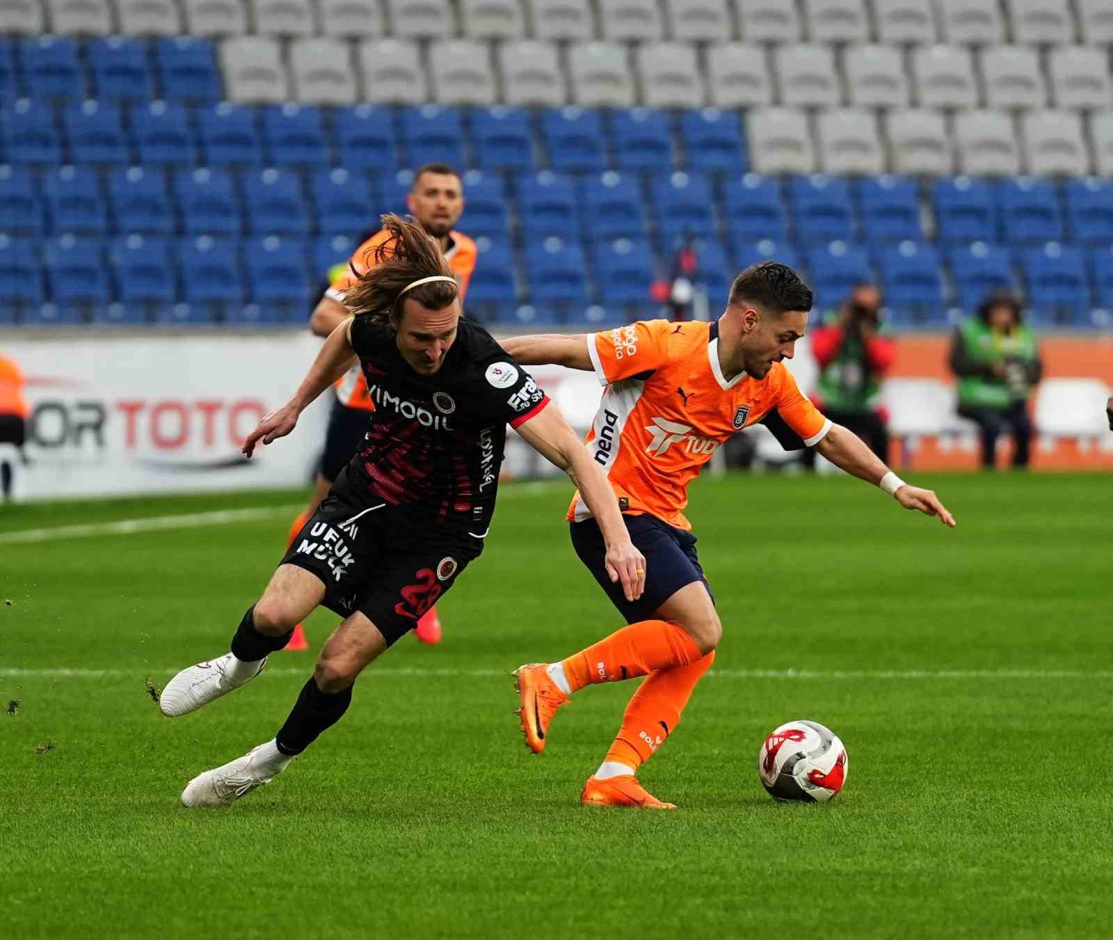 Trendyol Süper Lig: RAMS Başakşehir: 1 - Gençlerbirliği: 0 (Maç devam ediyor)
