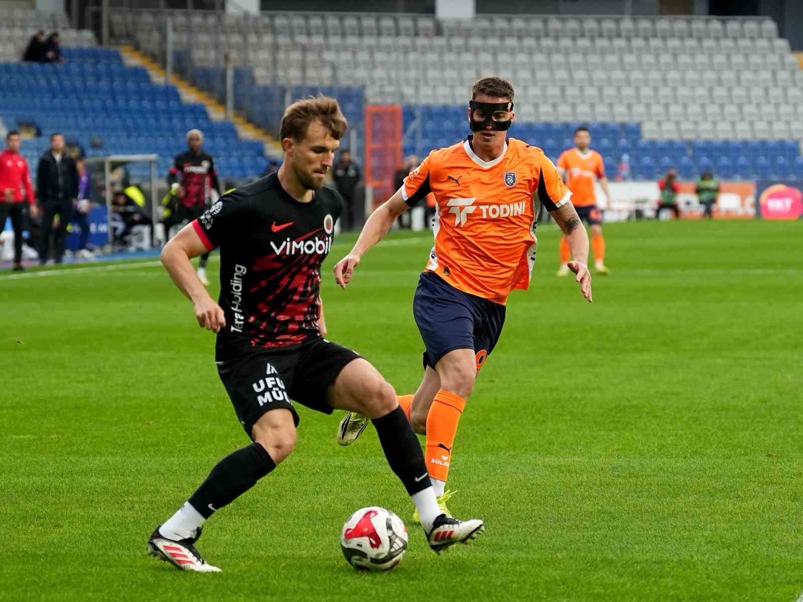 Trendyol Süper Lig: RAMS Başakşehir: 1 - Gençlerbirliği: 0 (Maç devam ediyor)

