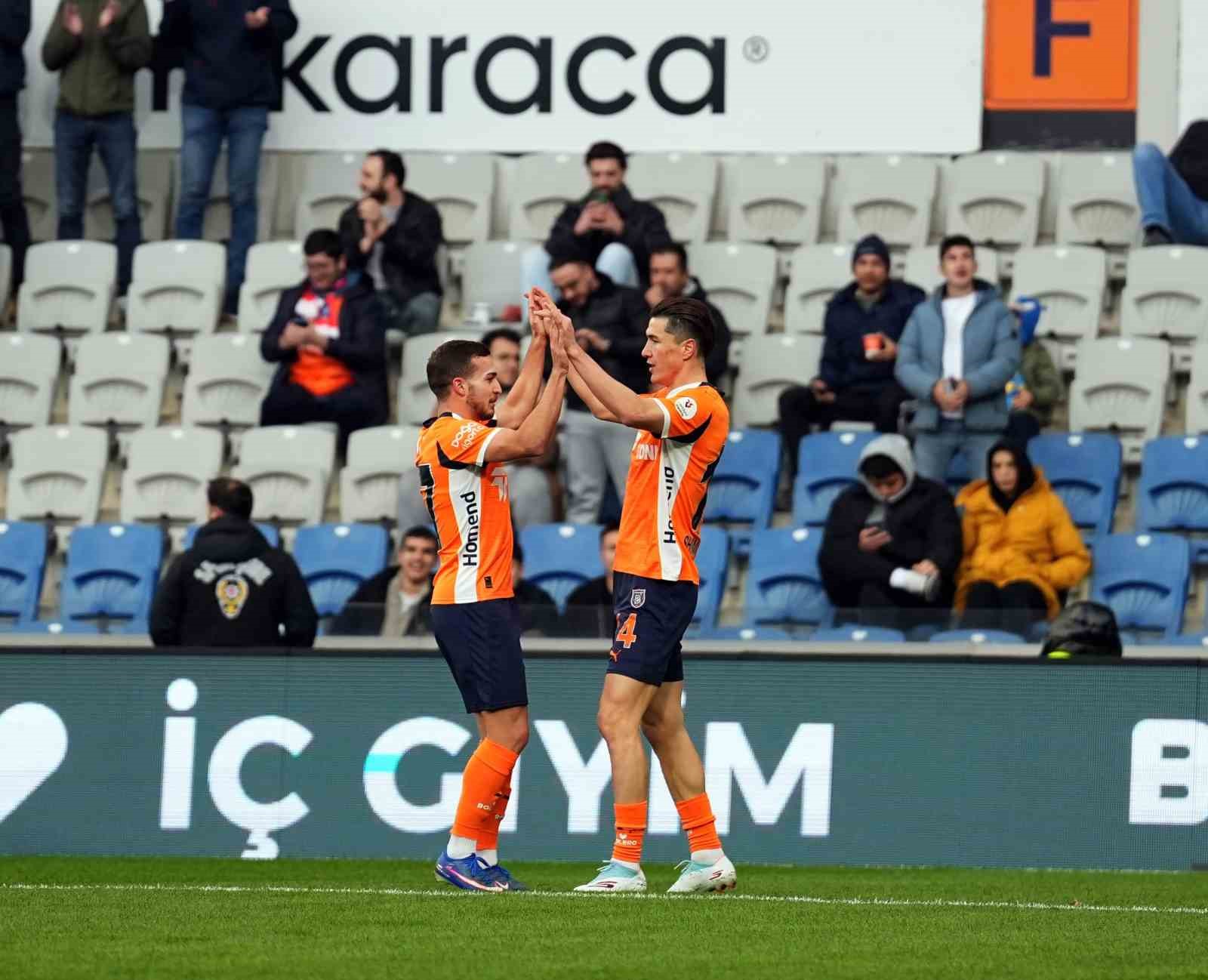 Trendyol Süper Lig: RAMS Başakşehir: 1 - Gençlerbirliği: 0 (Maç devam ediyor)

