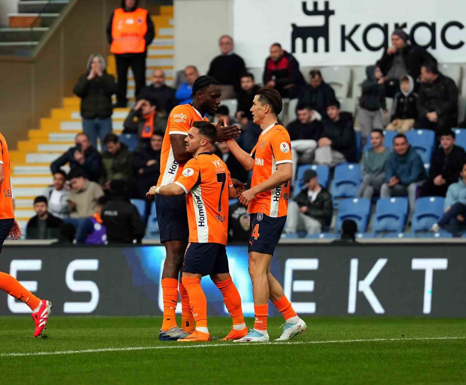 Trendyol Süper Lig: RAMS Başakşehir: 1 - Gençlerbirliği: 0 (Maç devam ediyor)
