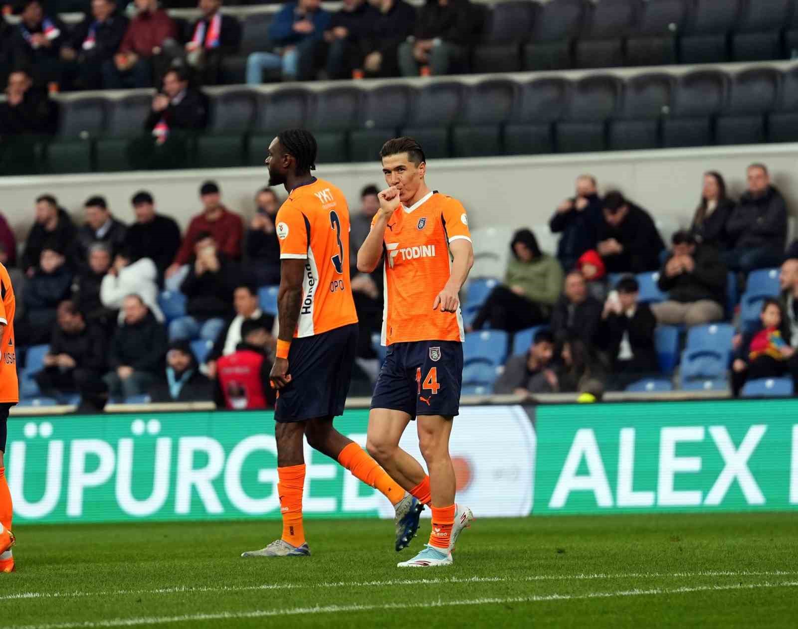 Trendyol Süper Lig: RAMS Başakşehir: 1 - Gençlerbirliği: 0 (Maç devam ediyor)
