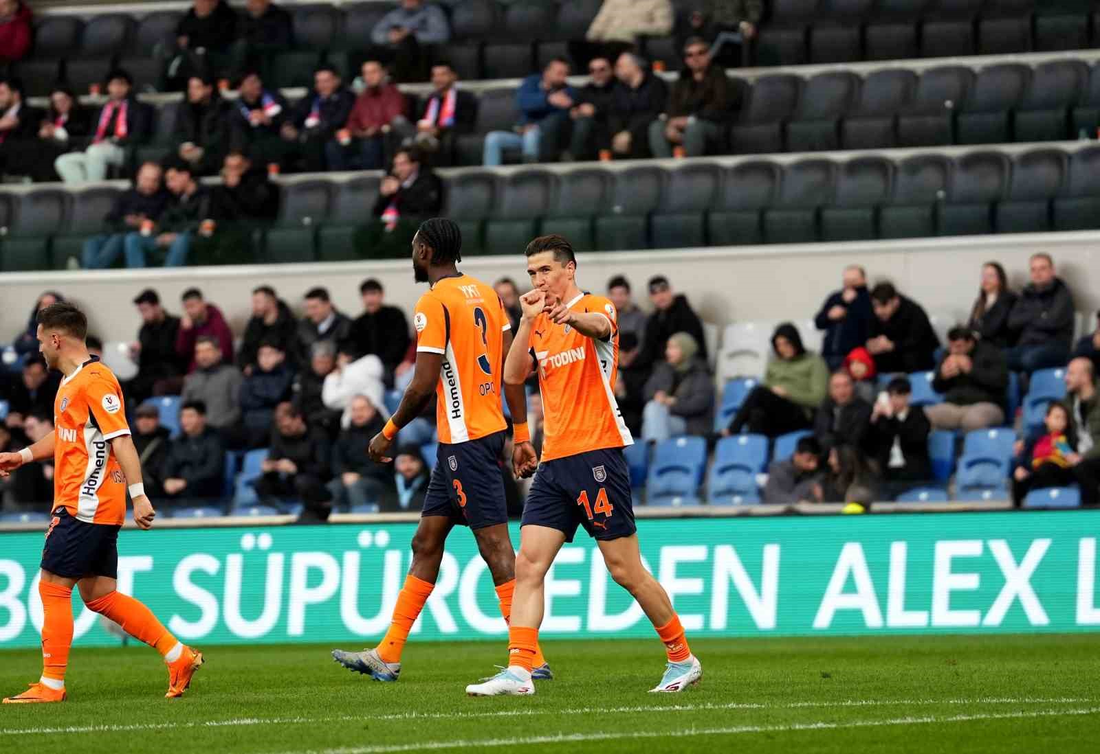 Trendyol Süper Lig: RAMS Başakşehir: 1 - Gençlerbirliği: 0 (Maç devam ediyor)
