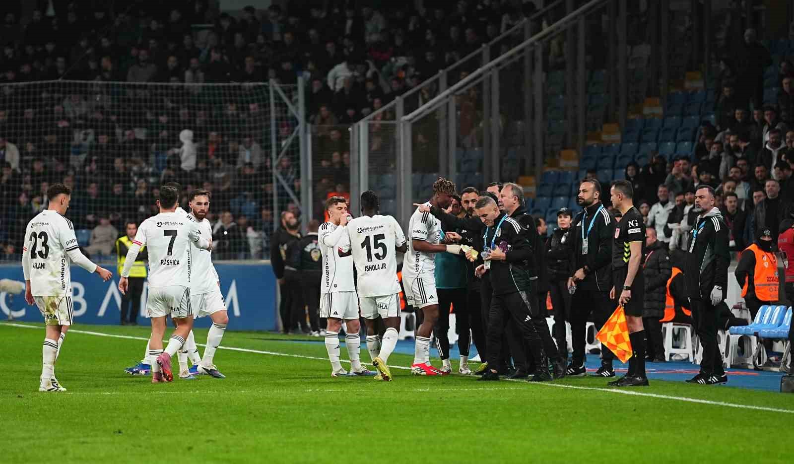 Trendyol Süper Lig: RAMS Başakşehir: 2 - Beşiktaş: 3 (Maç sonucu)
