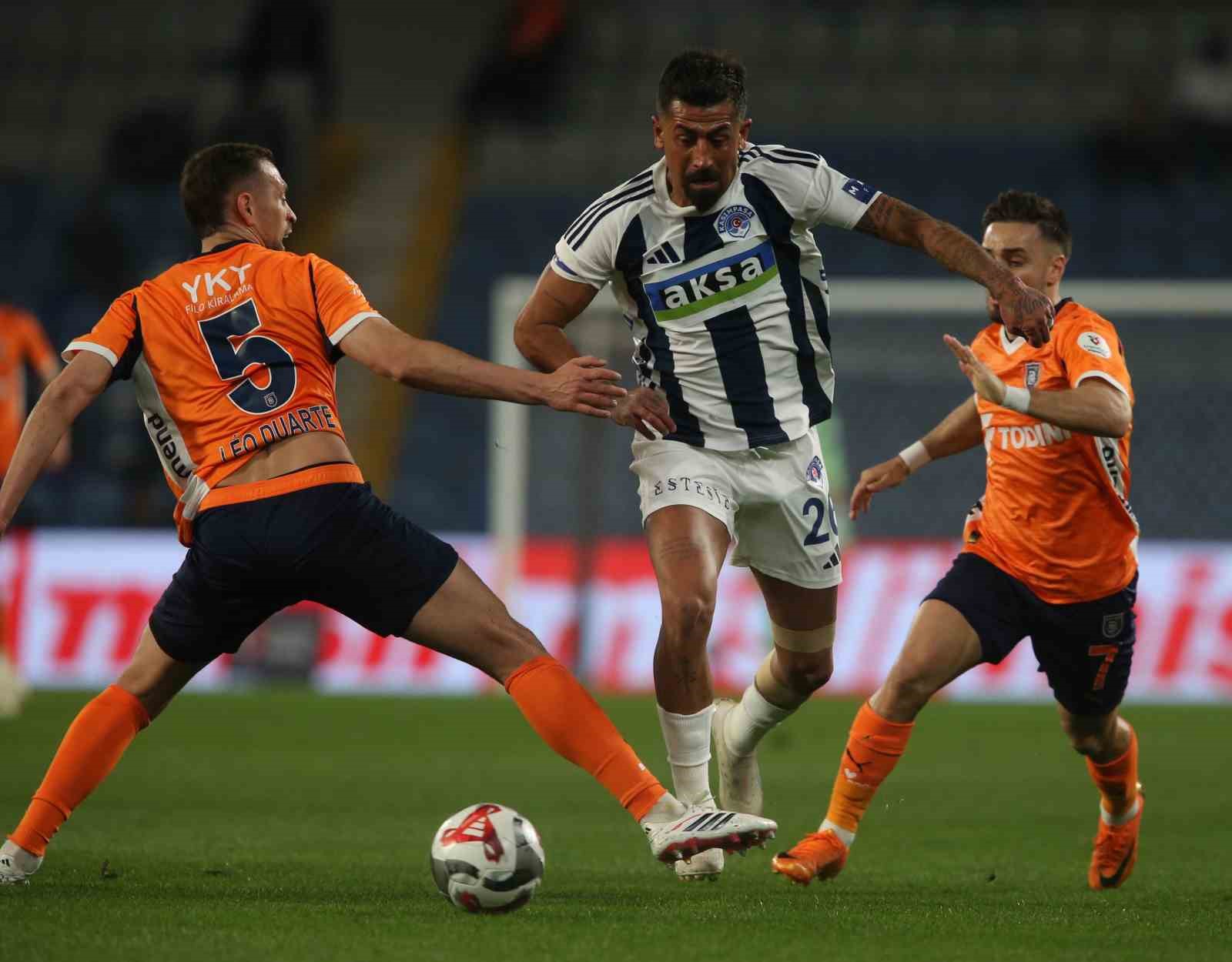 Trendyol Süper Lig: RAMS Başakşehir: 2 - Kasımpaşa: 0 (İlk yarı)
