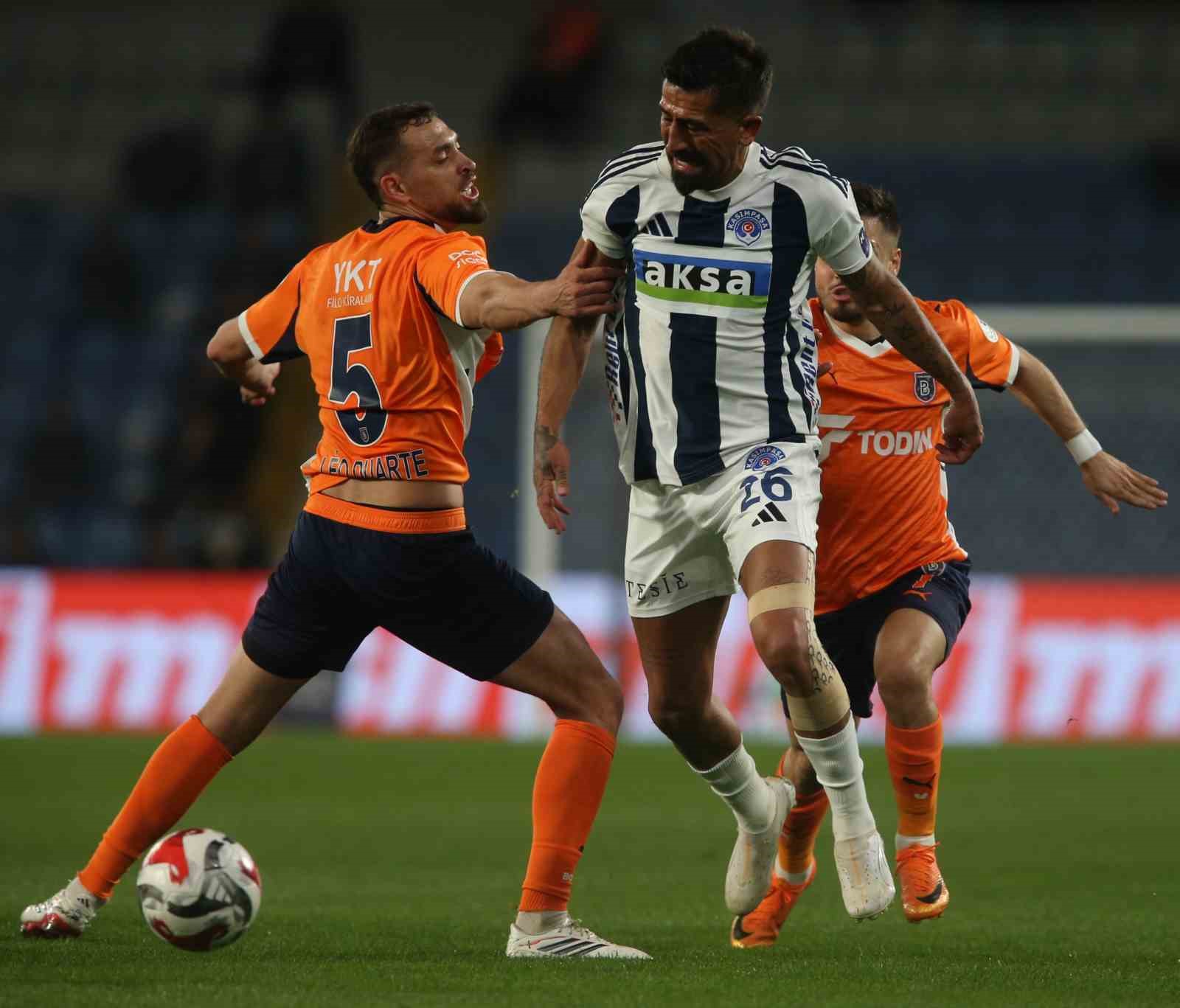 Trendyol Süper Lig: RAMS Başakşehir: 2 - Kasımpaşa: 0 (İlk yarı)
