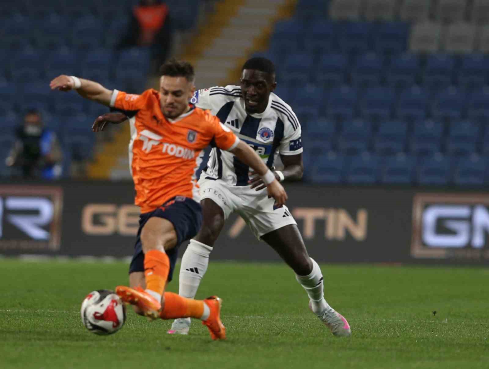 Trendyol Süper Lig: RAMS Başakşehir: 2 - Kasımpaşa: 0 (İlk yarı)
