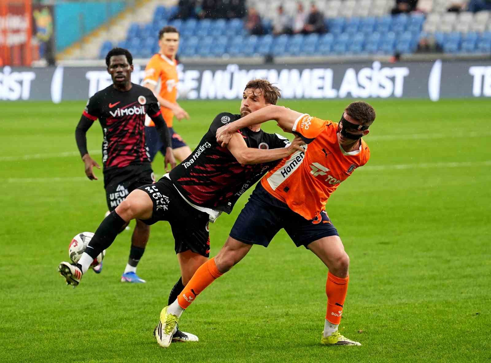 Trendyol Süper Lig: RAMS Başakşehir: 3 - Gençlerbirliği: 0 (İlk yarı)
Trendyol Süper Lig: RAMS Başakşehir: 3 - Gençlerbirliği: 0 (İlk yarı)