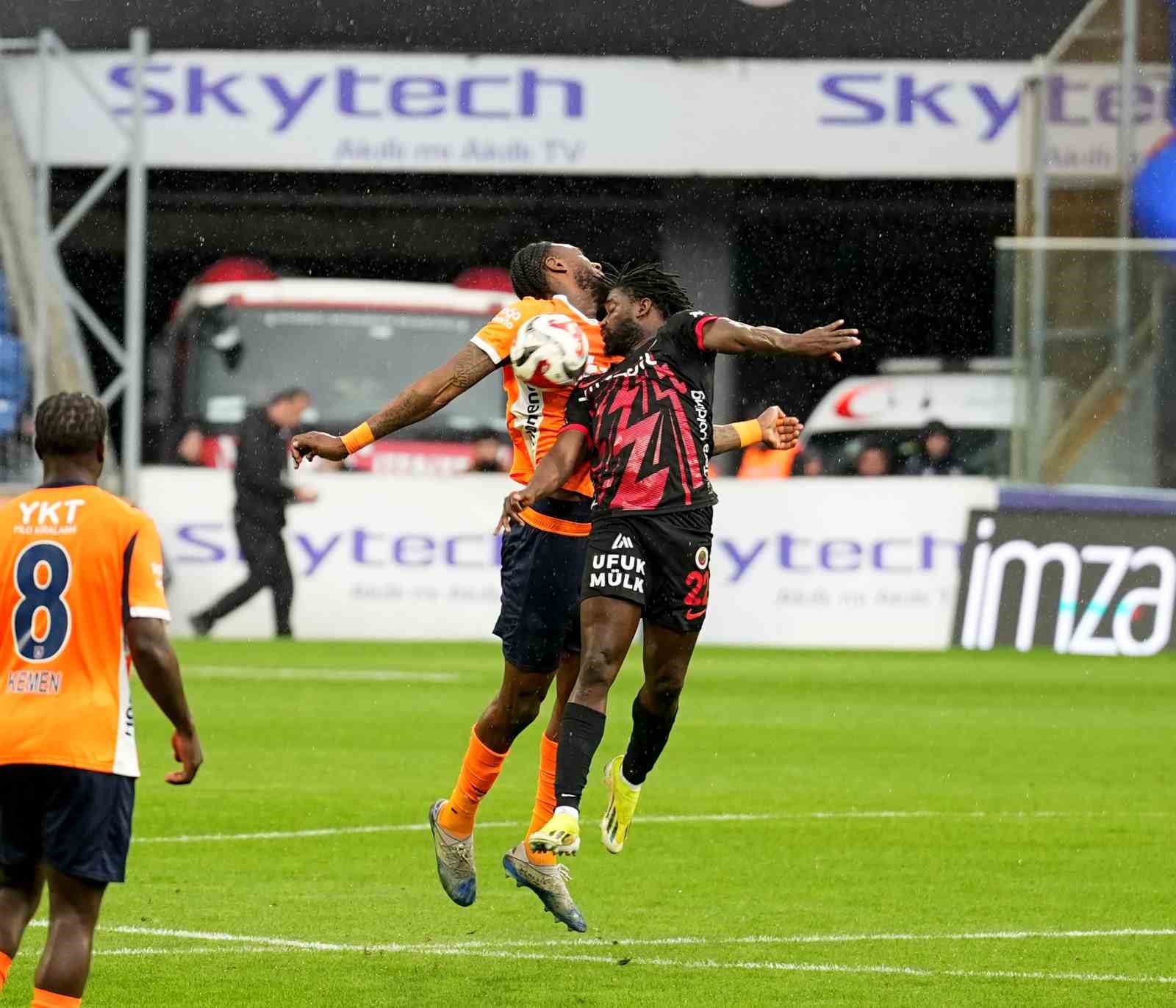 Trendyol Süper Lig: RAMS Başakşehir: 3 - Gençlerbirliği: 0 (İlk yarı)
Trendyol Süper Lig: RAMS Başakşehir: 3 - Gençlerbirliği: 0 (İlk yarı)