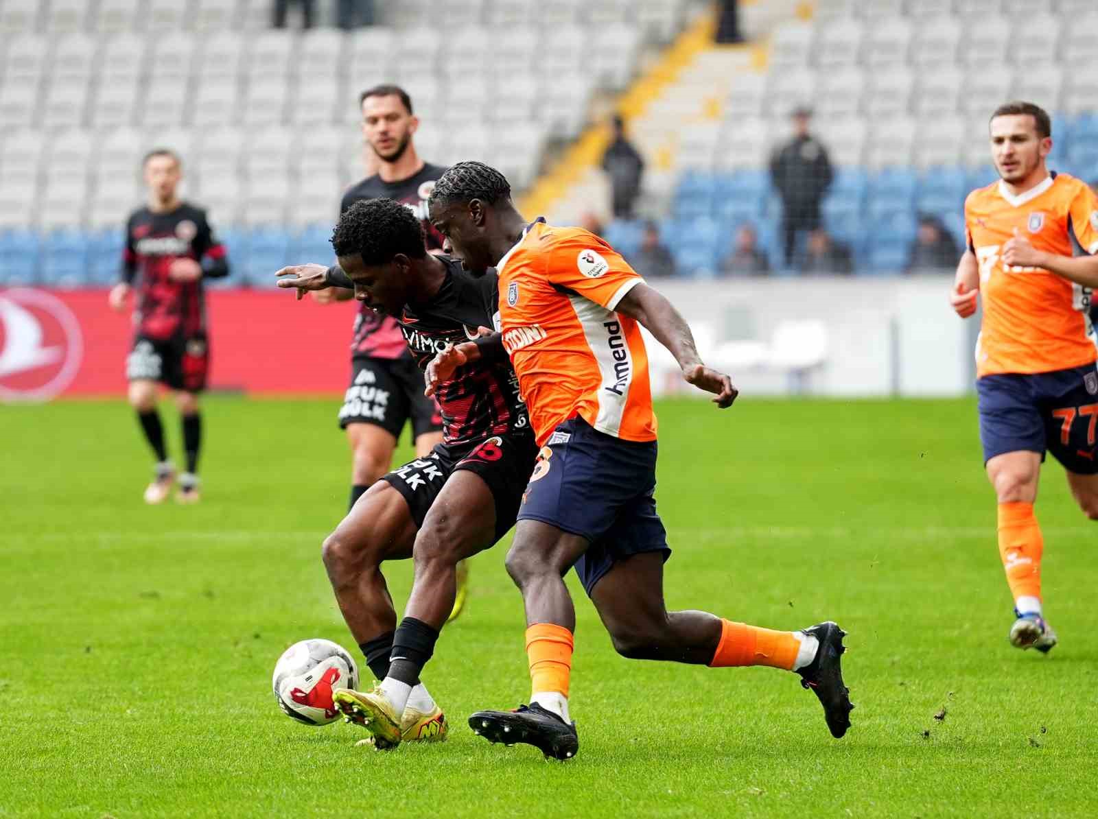 Trendyol Süper Lig: RAMS Başakşehir: 3 - Gençlerbirliği: 0 (Maç sonucu)
