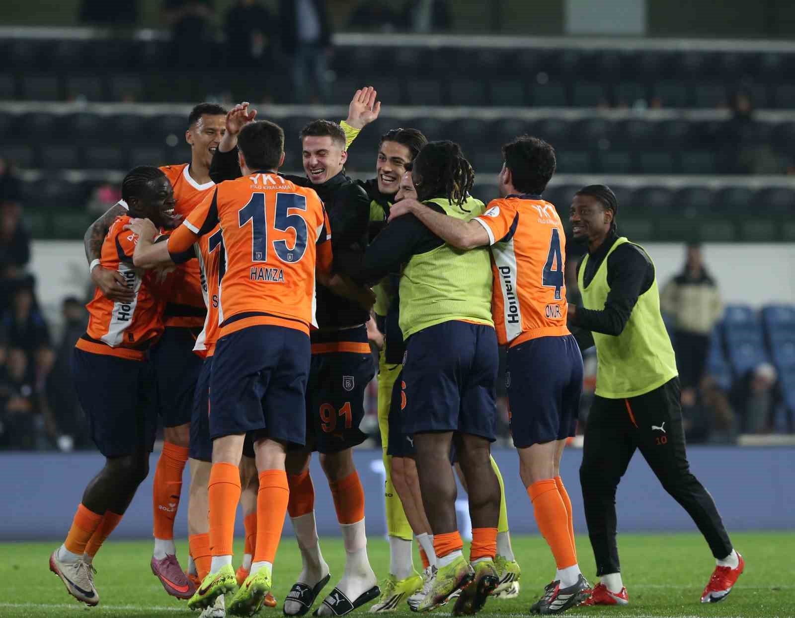 Trendyol Süper Lig: RAMS Başakşehir: 4 - Kasımpaşa: 0 (Maç sonucu)
