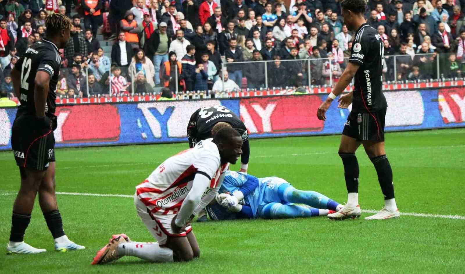 Trendyol Süper Lig: Samsunspor: 0 - Beşiktaş: 0 (İlk yarı)
