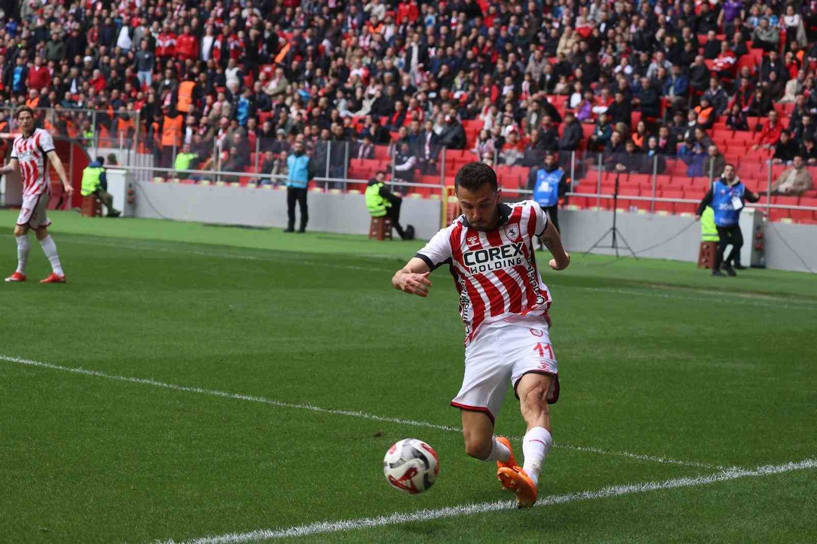 Trendyol Süper Lig: Samsunspor: 0 - Beşiktaş: 0 (İlk yarı)
