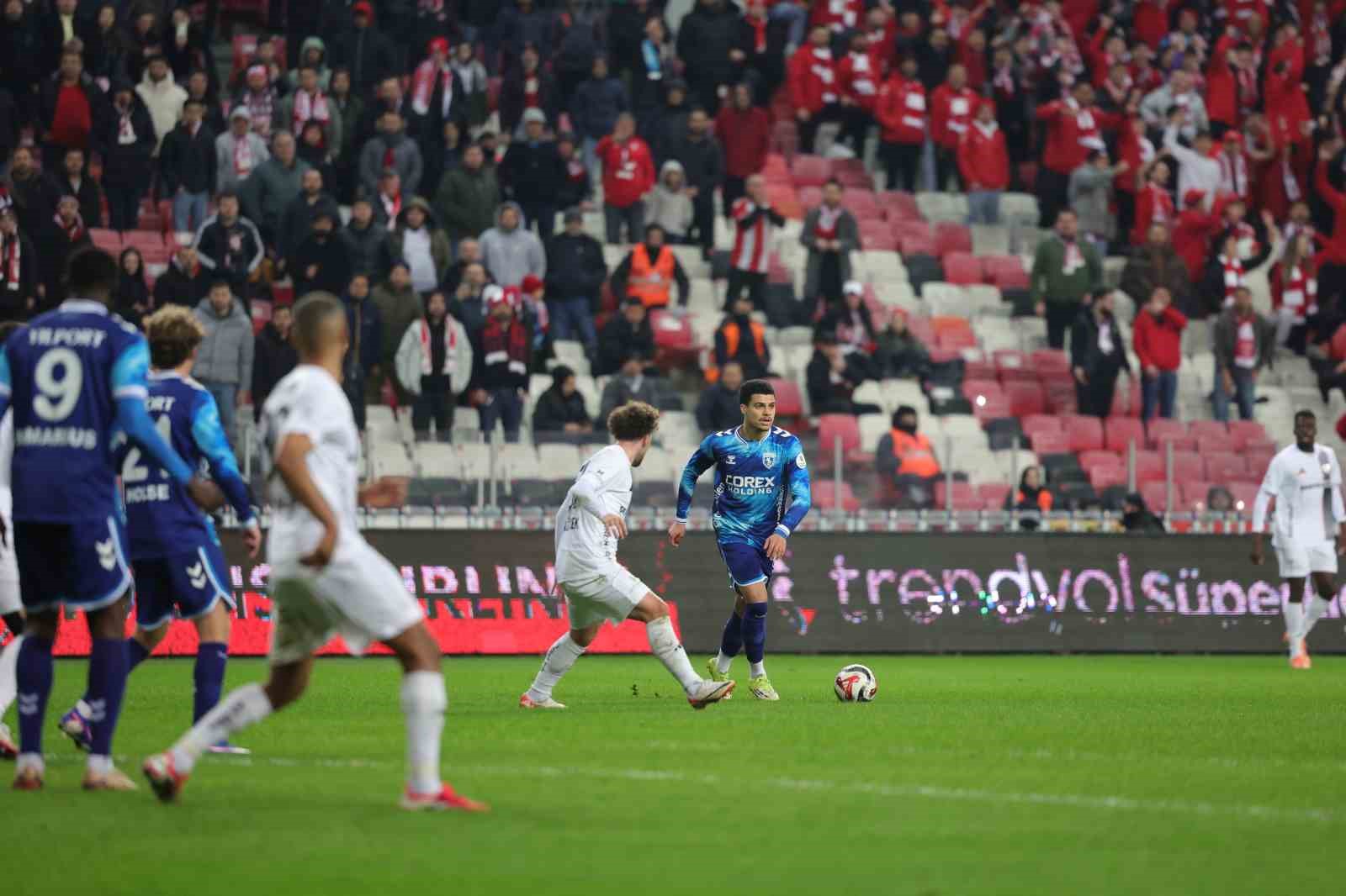 Trendyol Süper Lig: Samsunspor: 0 - Gaziantep FK: 0 (İlk yarı)
