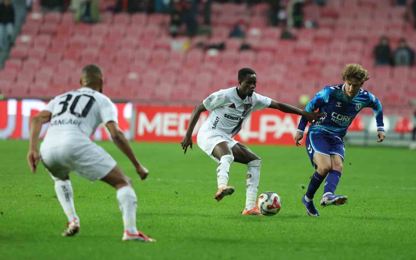 Trendyol Süper Lig: Samsunspor: 0 - Gaziantep FK: 0 (İlk yarı)
