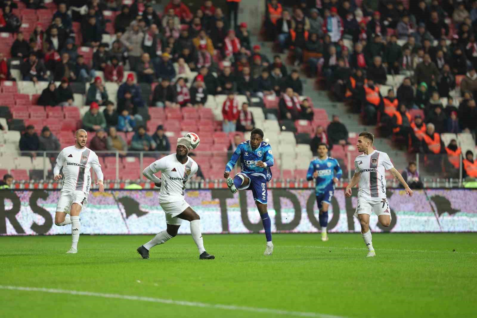 Trendyol Süper Lig: Samsunspor: 0 - Gaziantep FK: 0 (İlk yarı)
