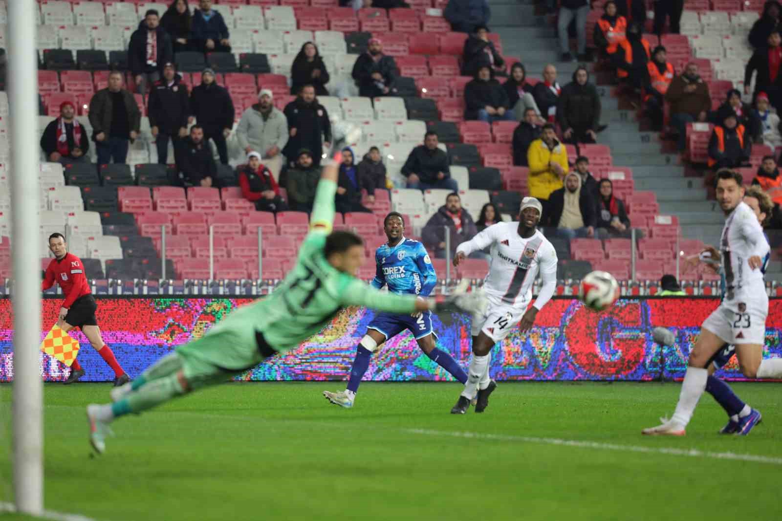 Trendyol Süper Lig: Samsunspor: 0 - Gaziantep FK: 0 (İlk yarı)

