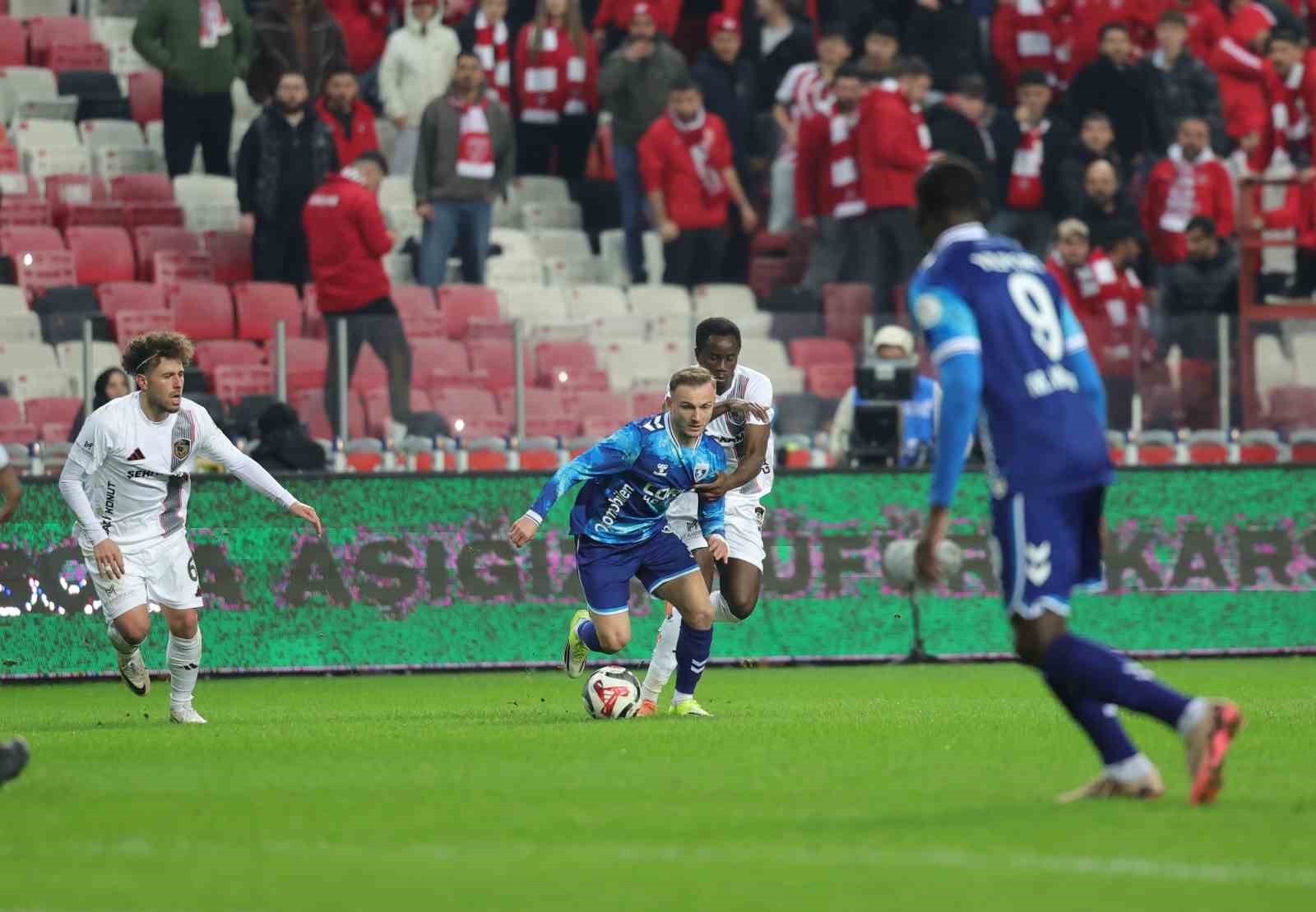 Trendyol Süper Lig: Samsunspor: 0 - Gaziantep FK: 0 (İlk yarı)
