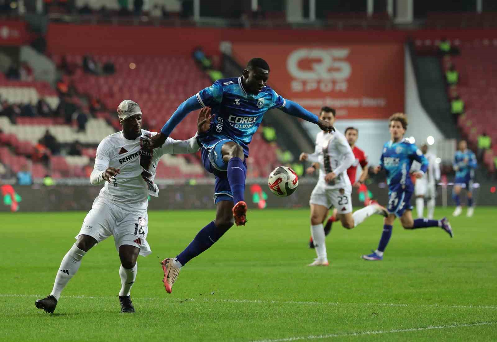 Trendyol Süper Lig: Samsunspor: 0 - Gaziantep FK: 0 (İlk yarı)
