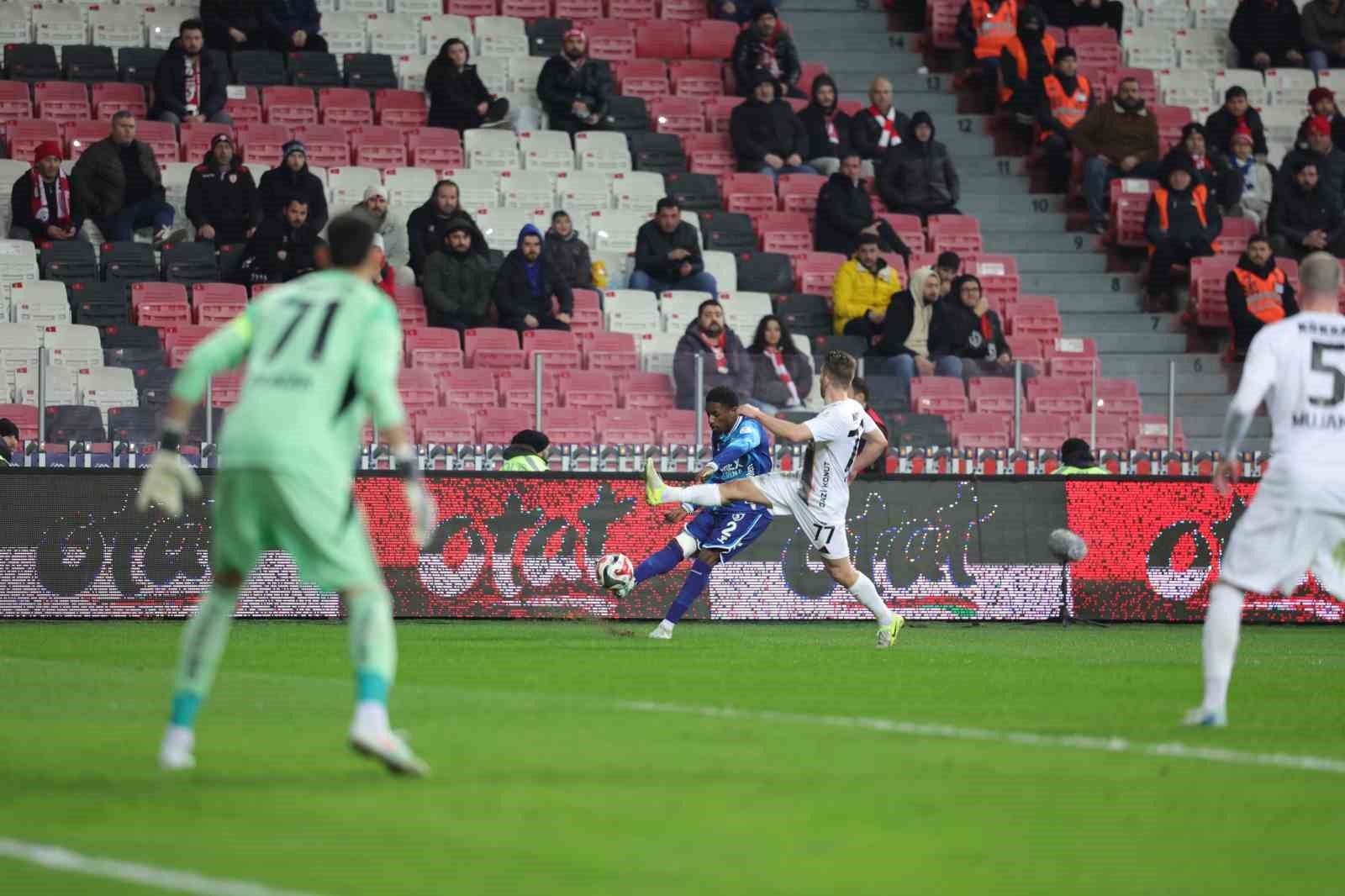 Trendyol Süper Lig: Samsunspor: 0 - Gaziantep FK: 0 (İlk yarı)

