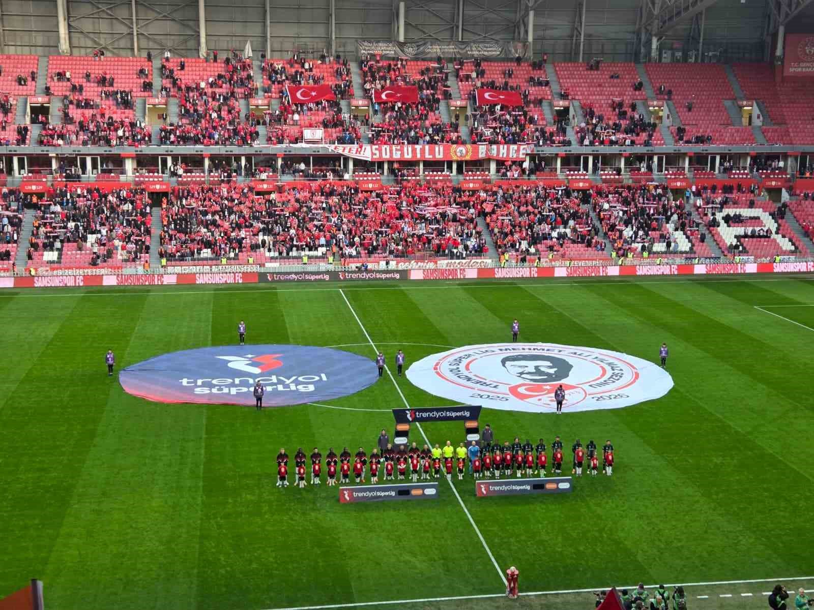 Trendyol Süper Lig: Samsunspor: 0 - Kocaelispor: 0 (Maç devam ediyor)
