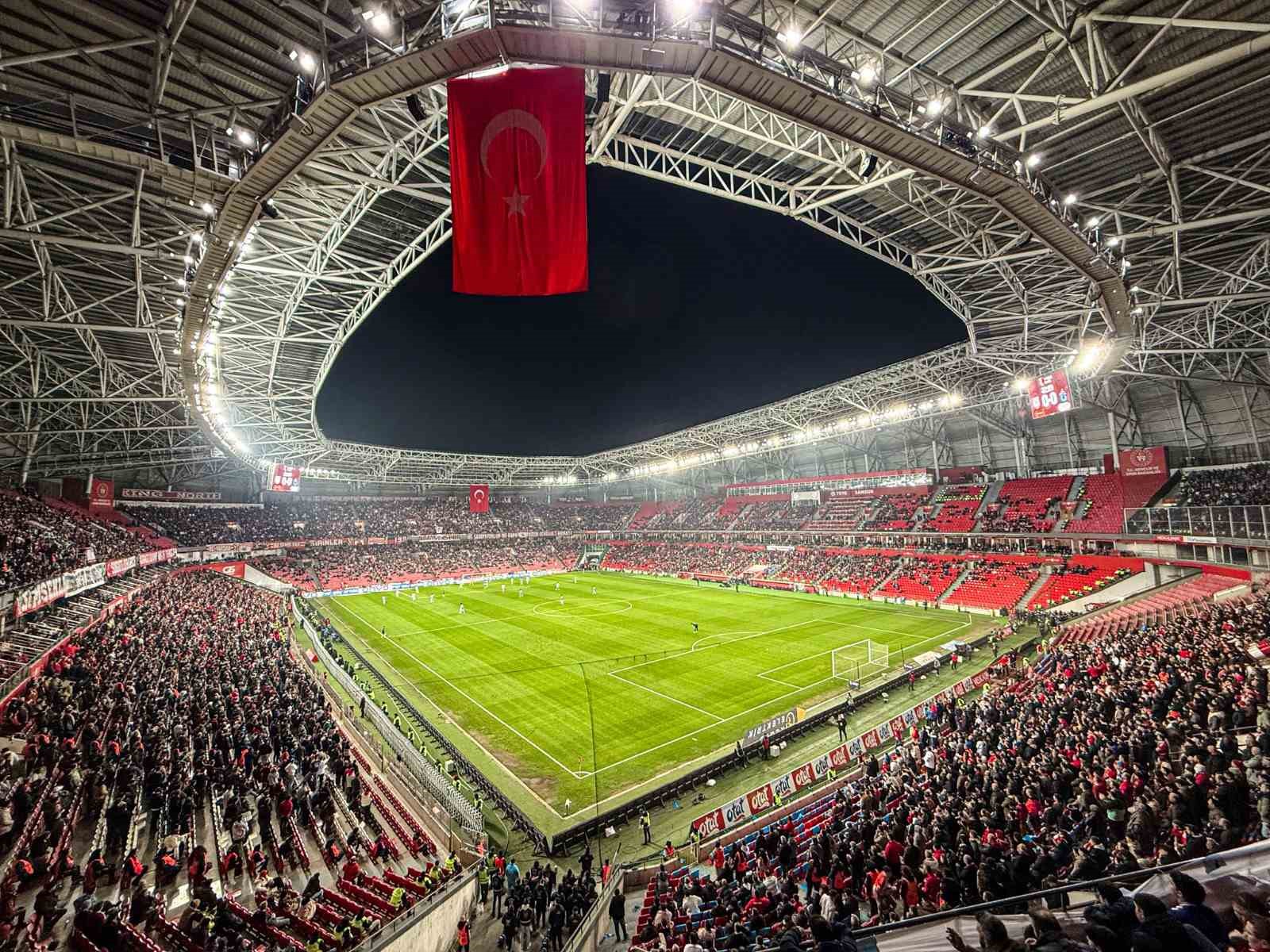 Trendyol Süper Lig: Samsunspor: 0 - Trabzonspor: 1 (İlk yarı)
