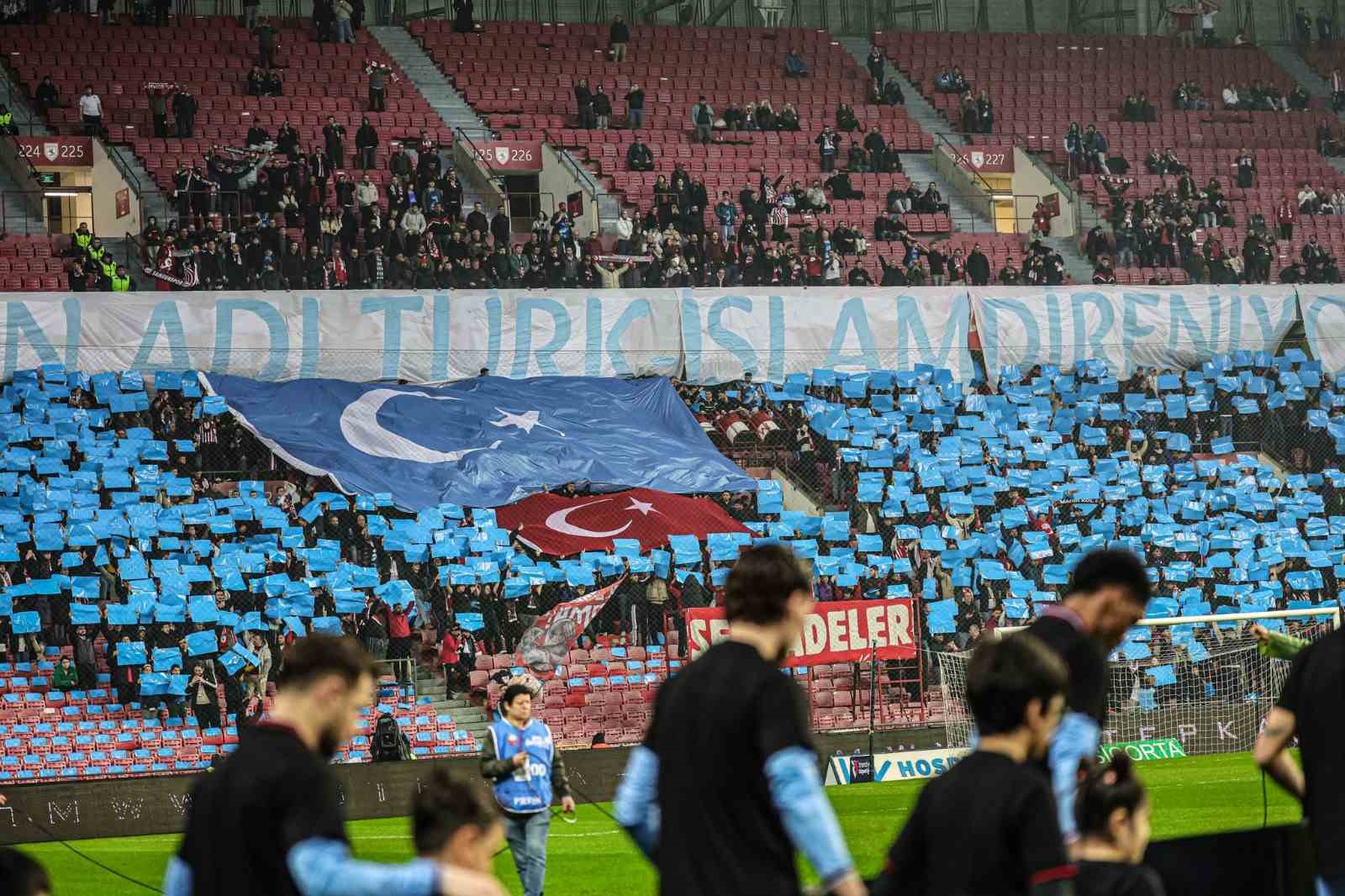 Trendyol Süper Lig: Samsunspor: 0 - Trabzonspor: 1 (İlk yarı)
