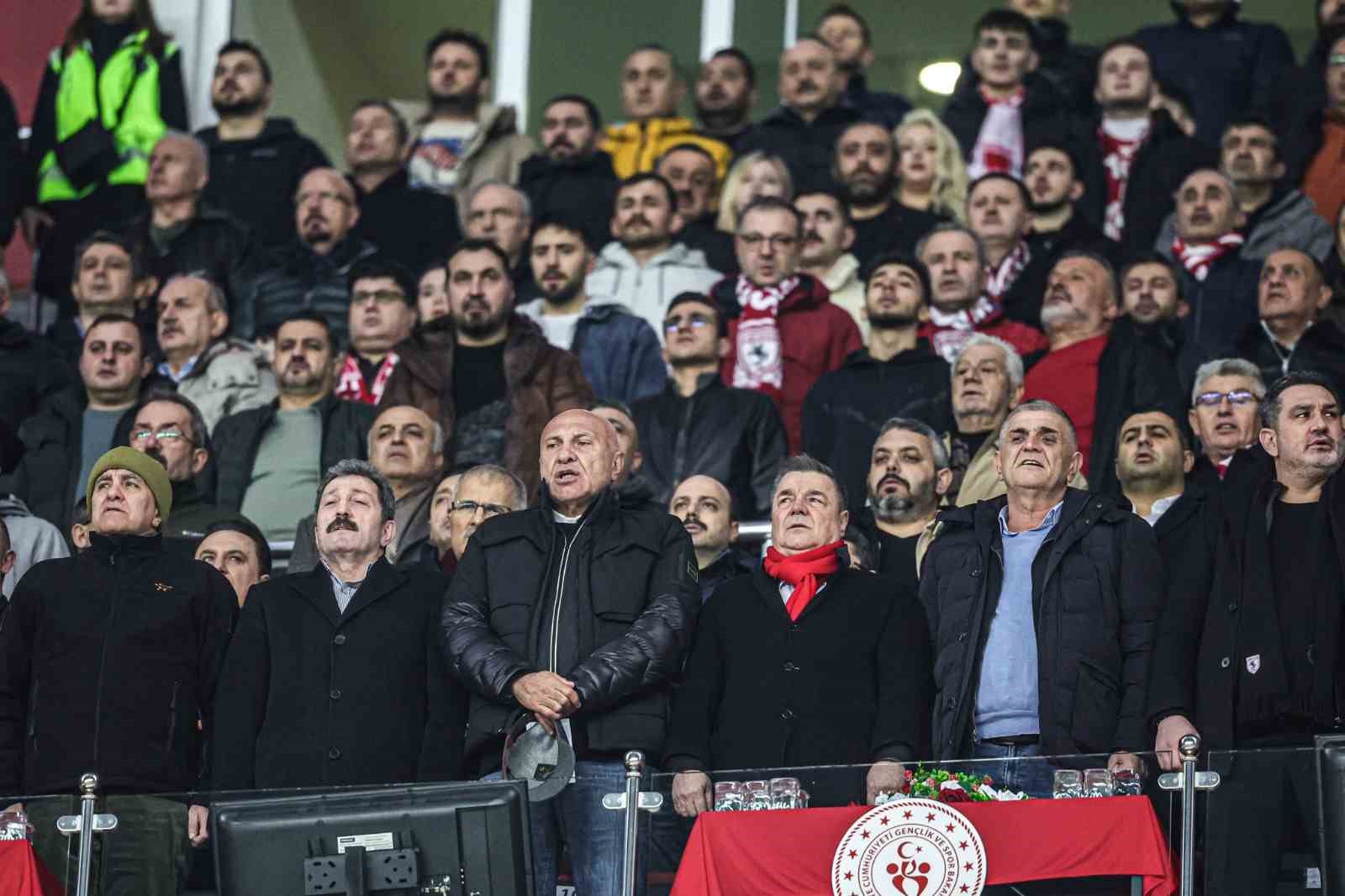 Trendyol Süper Lig: Samsunspor: 0 - Trabzonspor: 1 (İlk yarı)
