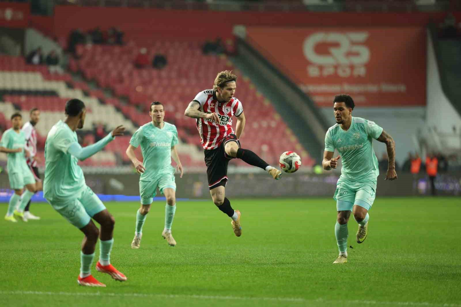 Trendyol Süper Lig: Samsunspor: 1 - Kayserispor: 0 (İlk yarı)
