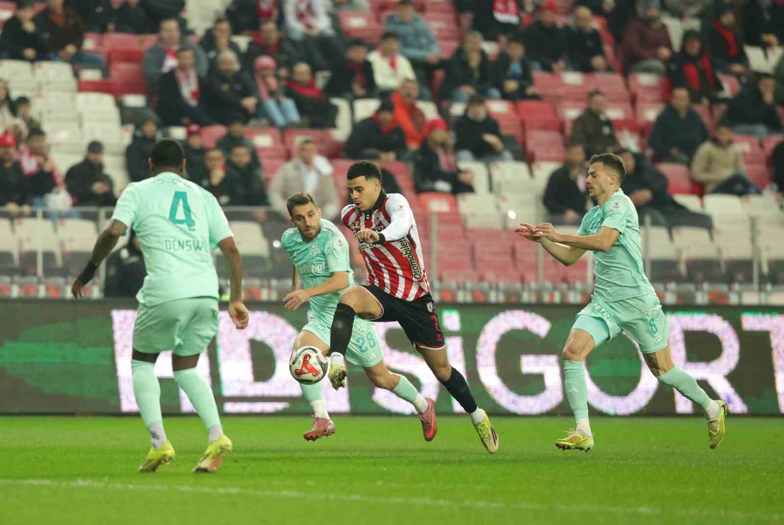 Trendyol Süper Lig: Samsunspor: 1 - Kayserispor: 0 (İlk yarı)
