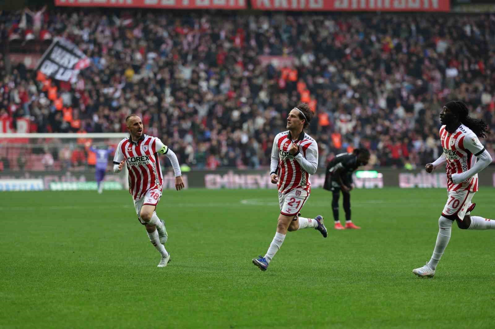 Trendyol Süper Lig: Samsunspor: 2 - Beşiktaş: 1 (Maç sonucu)
