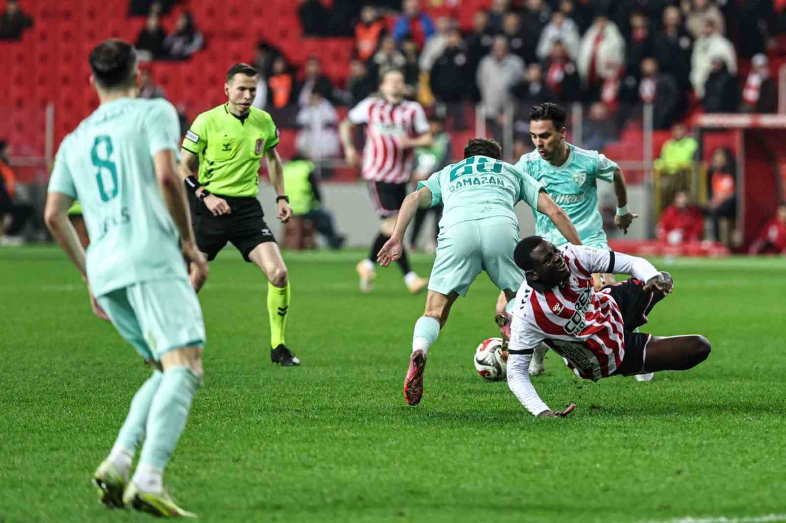 Trendyol Süper Lig: Samsunspor: 2 - Kayserispor: 1 (Maç sonucu)
