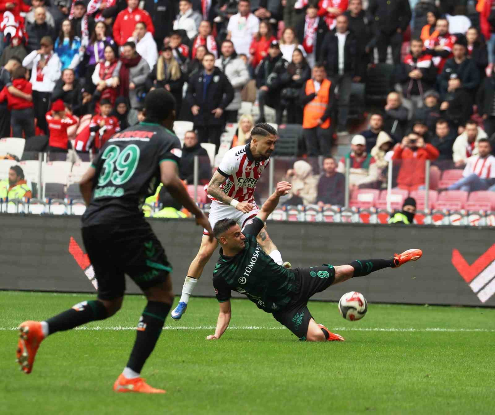 Trendyol Süper Lig: Samsunspor: 2 - Konyaspor: 2 (Maç sonucu)
