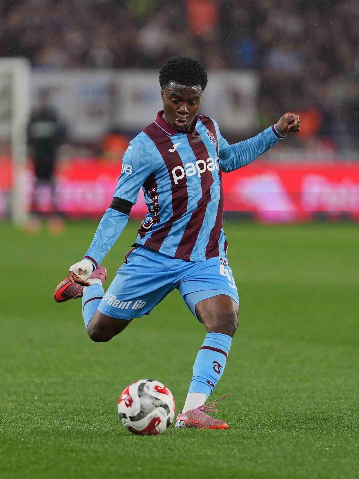 Trendyol Süper Lig: Trabzonspor: 0 - RAMS Başakşehir: 0 (İlk yarı)
