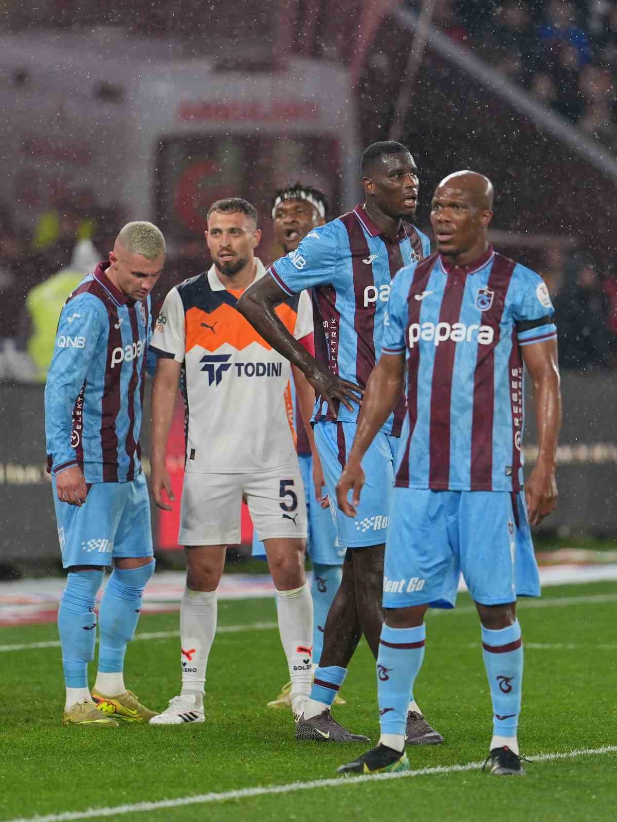 Trendyol Süper Lig: Trabzonspor: 0 - RAMS Başakşehir: 0 (İlk yarı)
