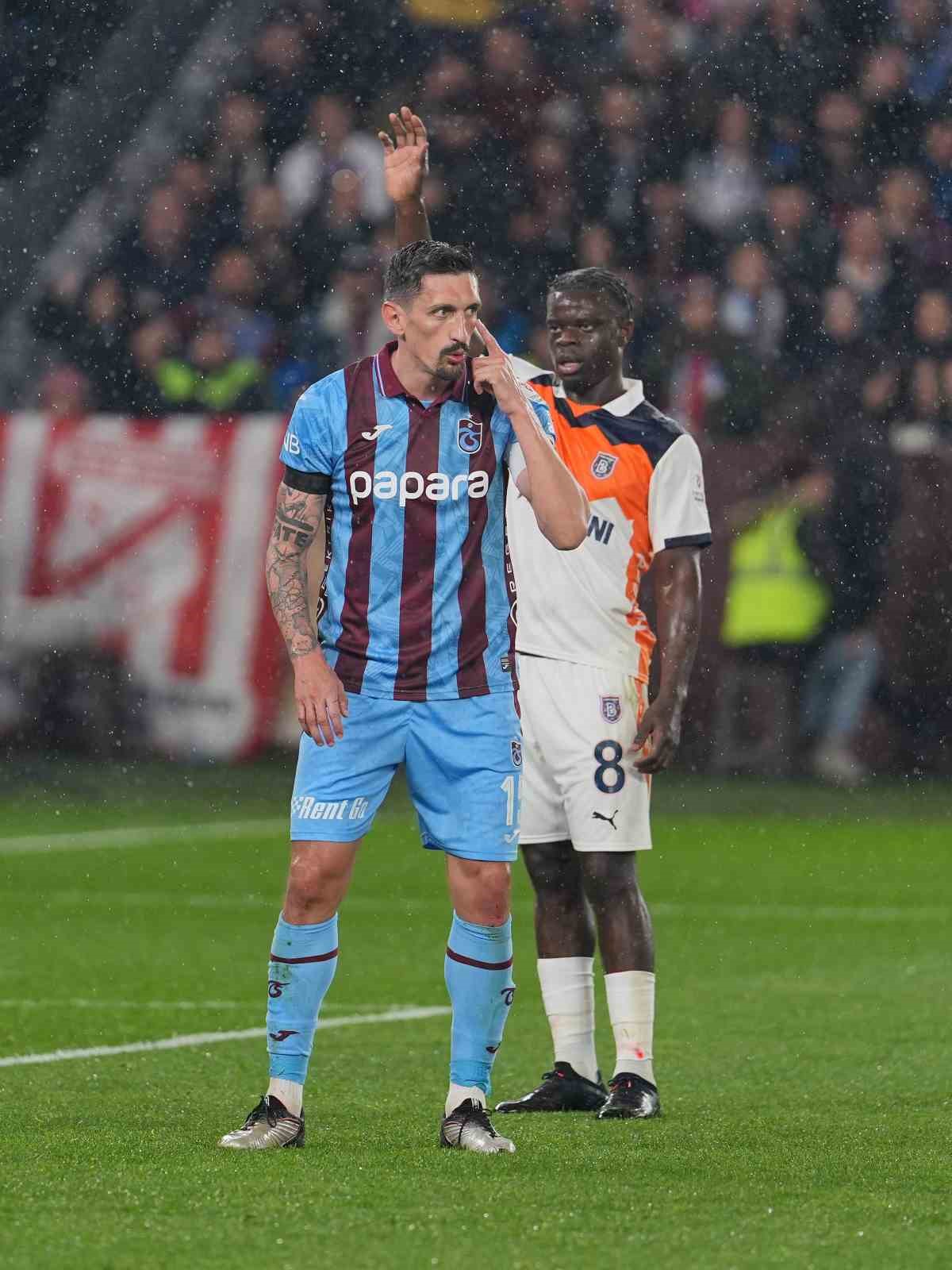 Trendyol Süper Lig: Trabzonspor: 0 - RAMS Başakşehir: 0 (İlk yarı)
