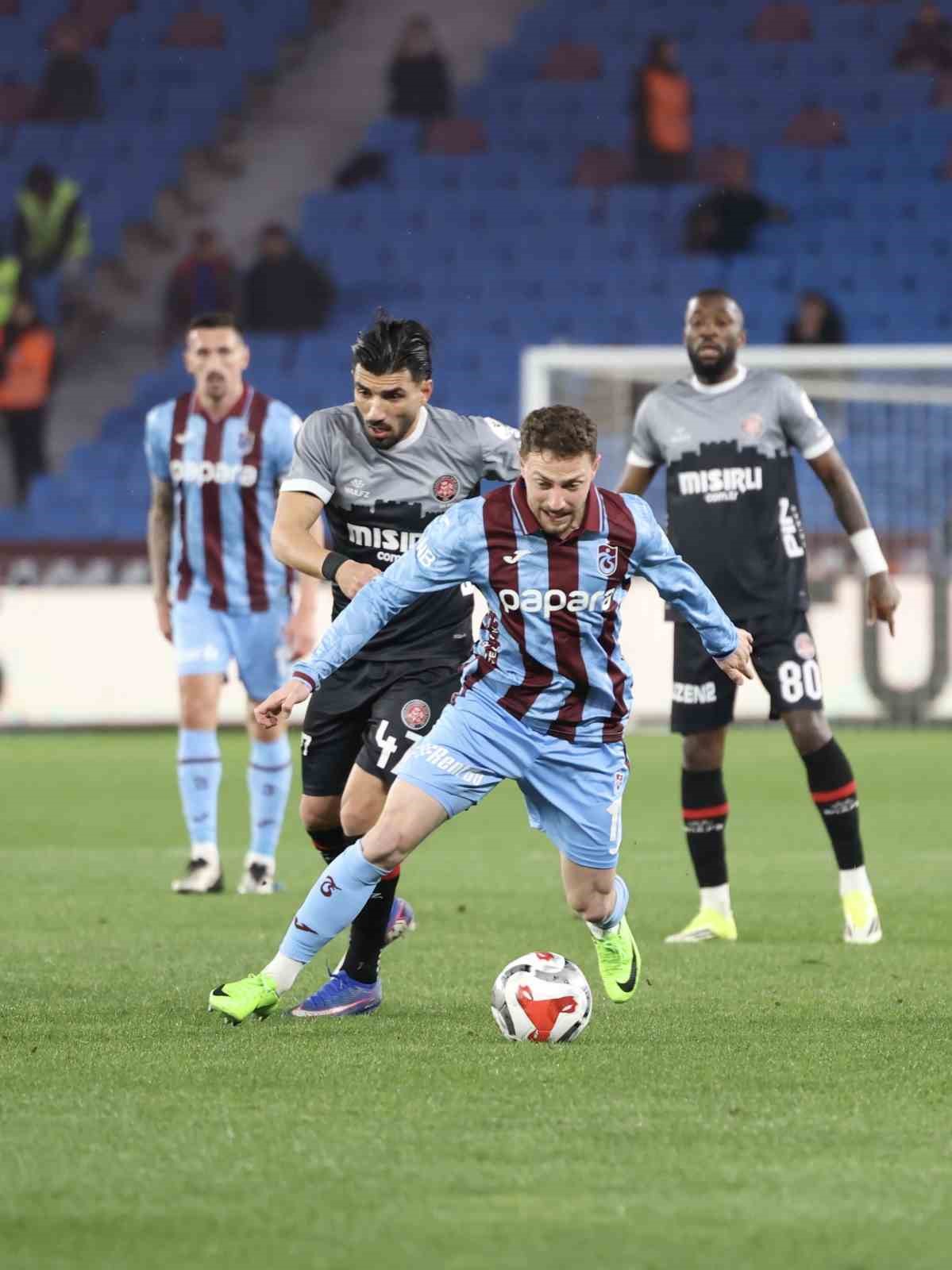 Trendyol Süper Lig: Trabzonspor: 1 - Fatih Karagümrük: 1 (İlk yarı)
Trendyol Süper Lig: Trabzonspor: 1 - Fatih Karagümrük: 1 (İlk yarı)