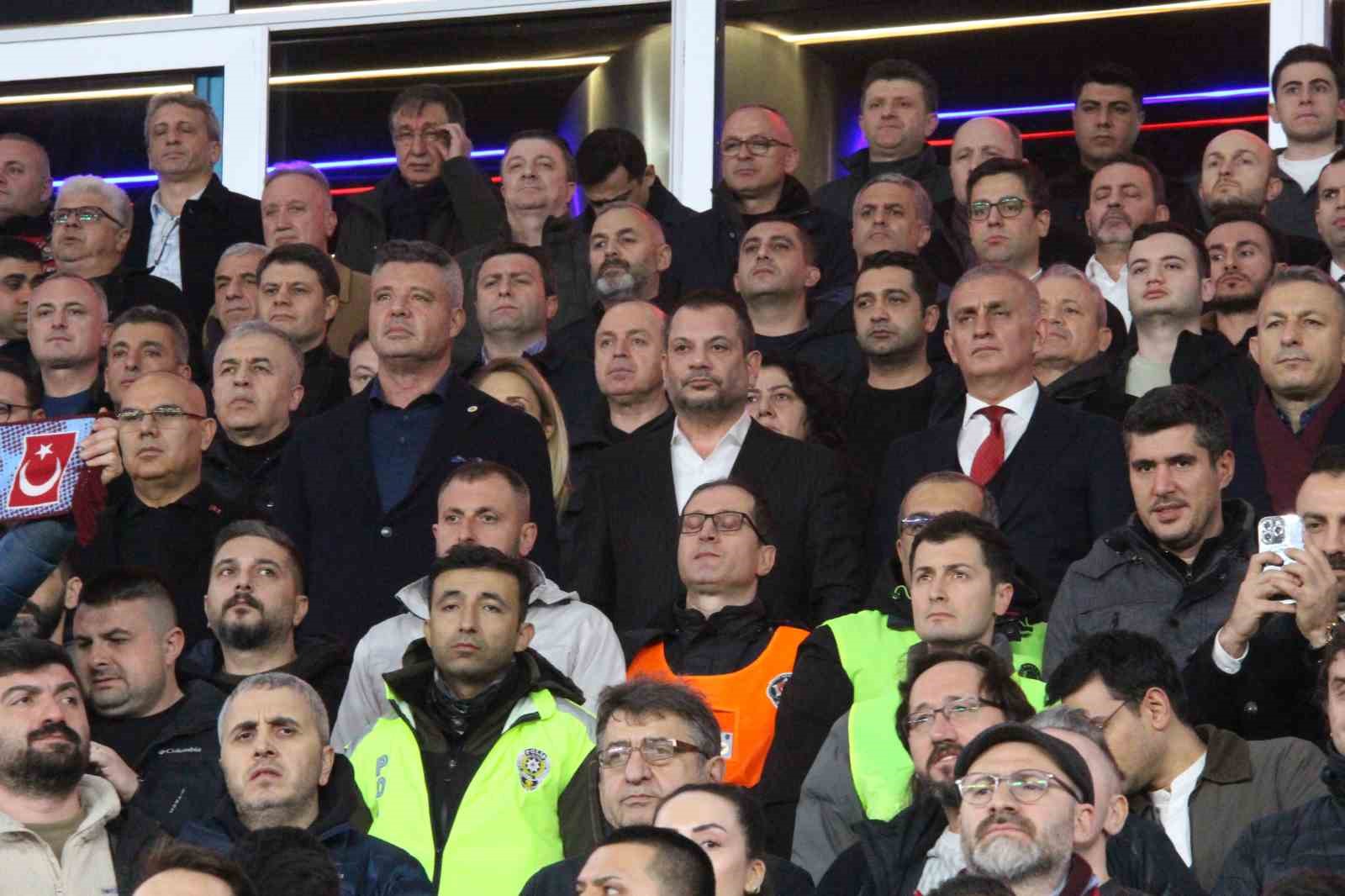 Trendyol Süper Lig: Trabzonspor: 1 - Fenerbahçe: 1 (Maç devam ediyor)
