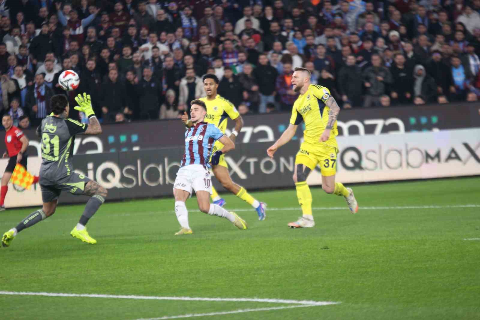Trendyol Süper Lig: Trabzonspor: 1 - Fenerbahçe: 1 (Maç devam ediyor)
