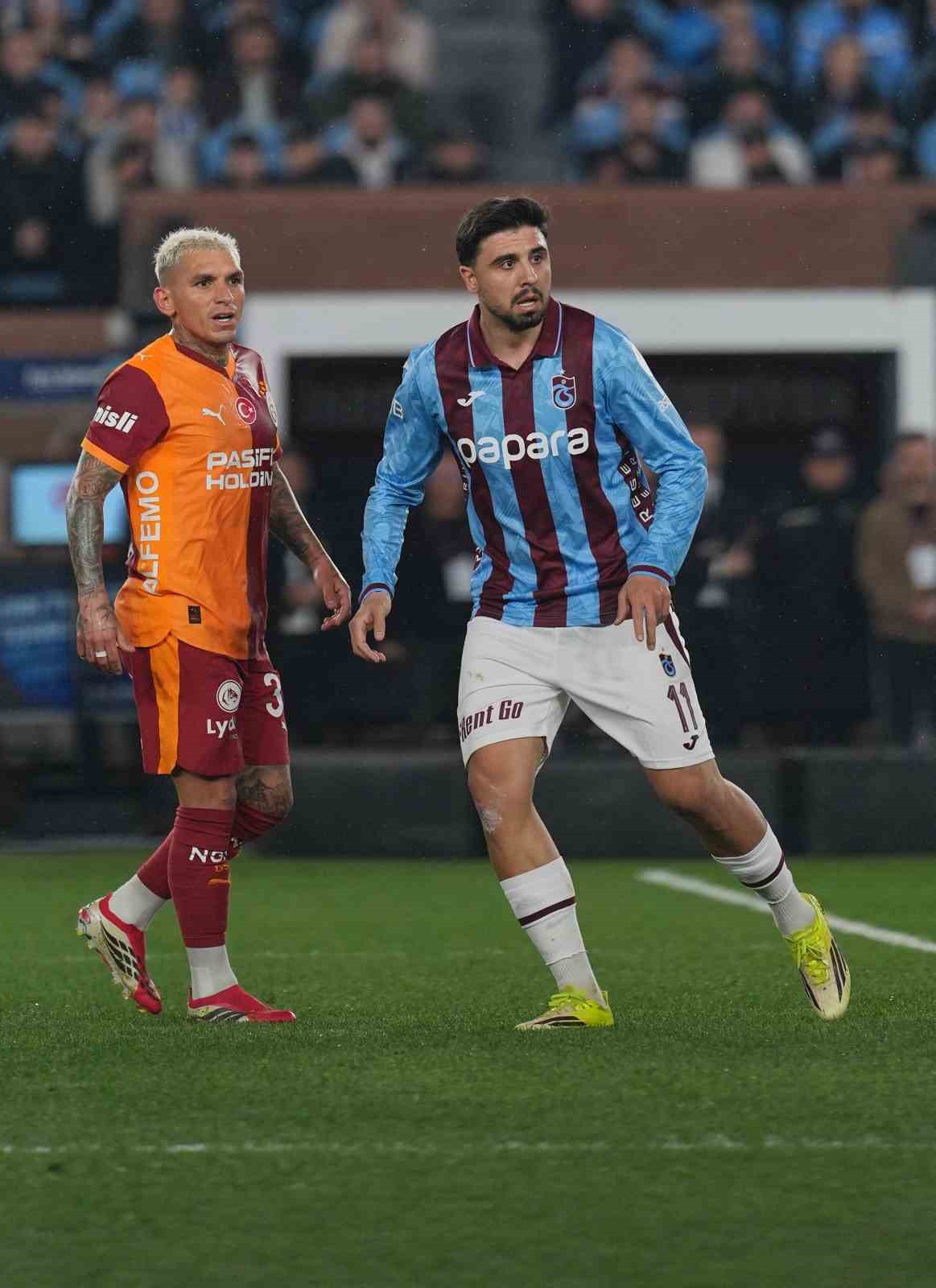 Trendyol Süper Lig: Trabzonspor: 1 - Galatasaray: 0 (İlk yarı)
