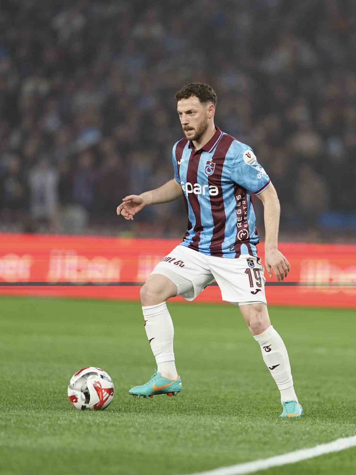 Trendyol Süper Lig: Trabzonspor: 1 - Galatasaray: 0 (İlk yarı)
