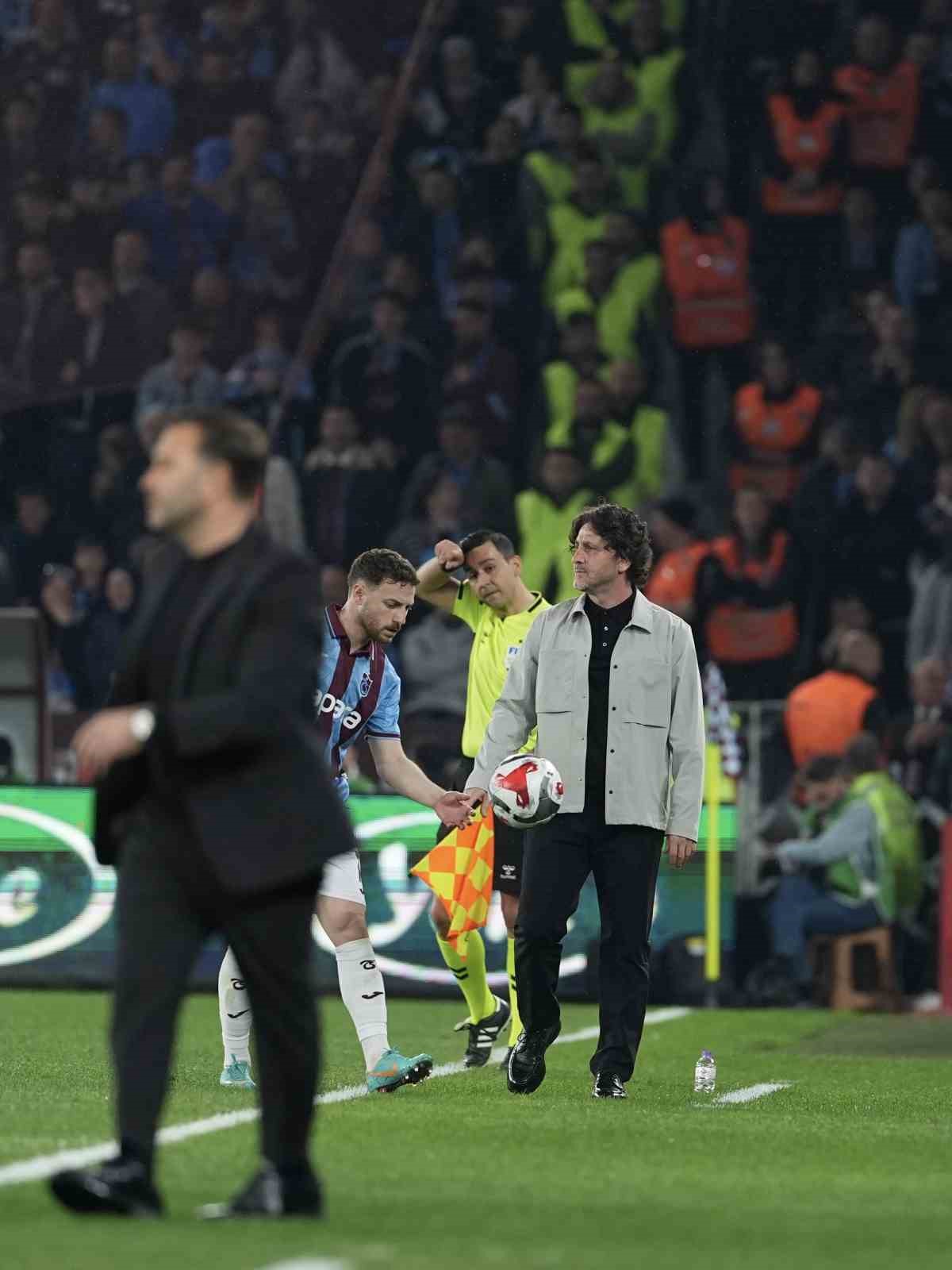 Trendyol Süper Lig: Trabzonspor: 1 - Galatasaray: 0 (İlk yarı)
