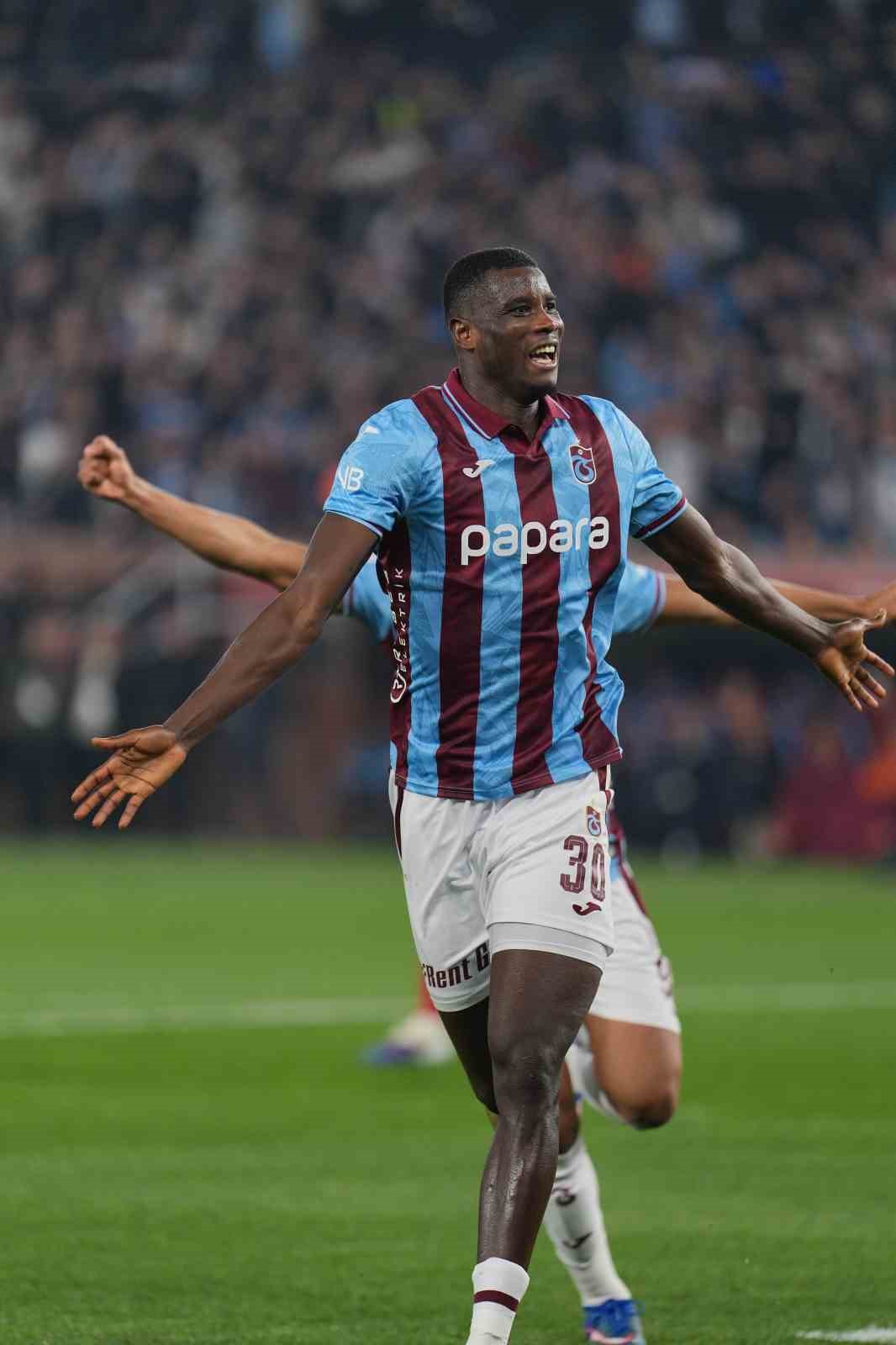 Trendyol Süper Lig: Trabzonspor: 1 - Galatasaray: 0 (İlk yarı)
