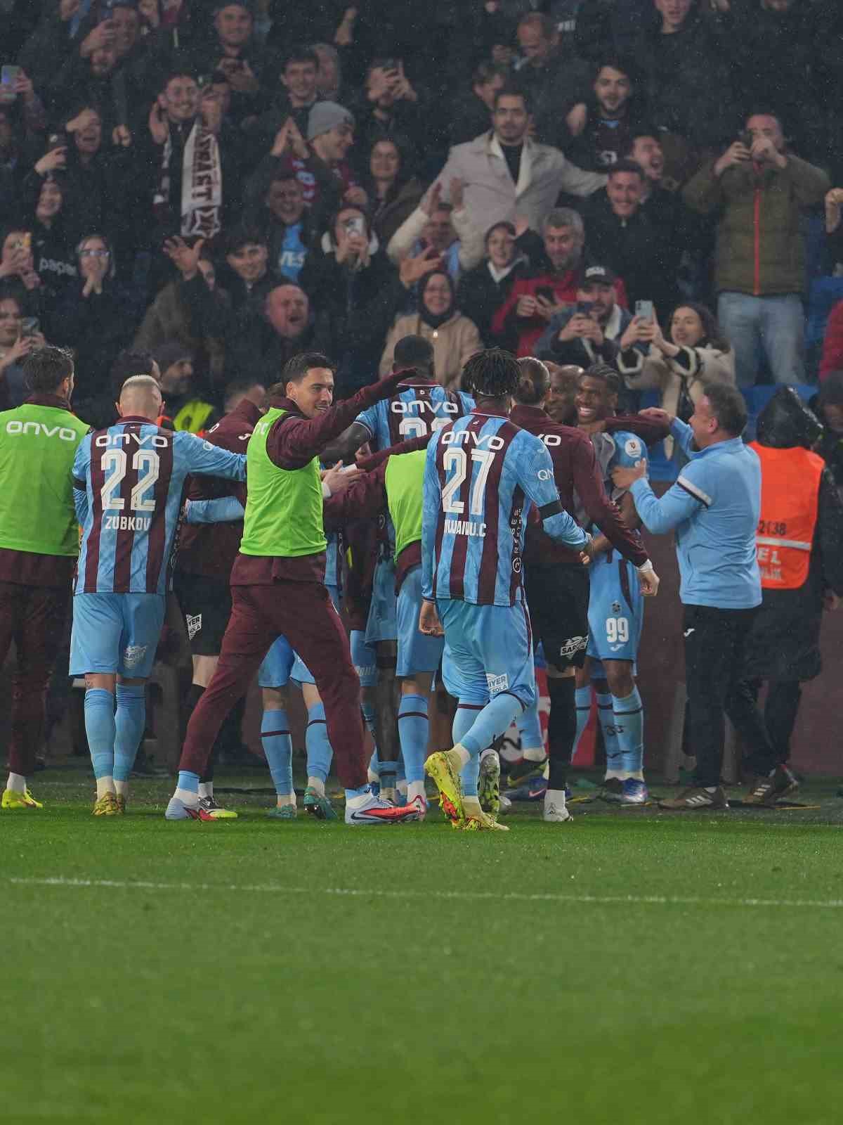 Trendyol Süper Lig: Trabzonspor: 1 - RAMS Başakşehir: 1 (Maç sonucu)
