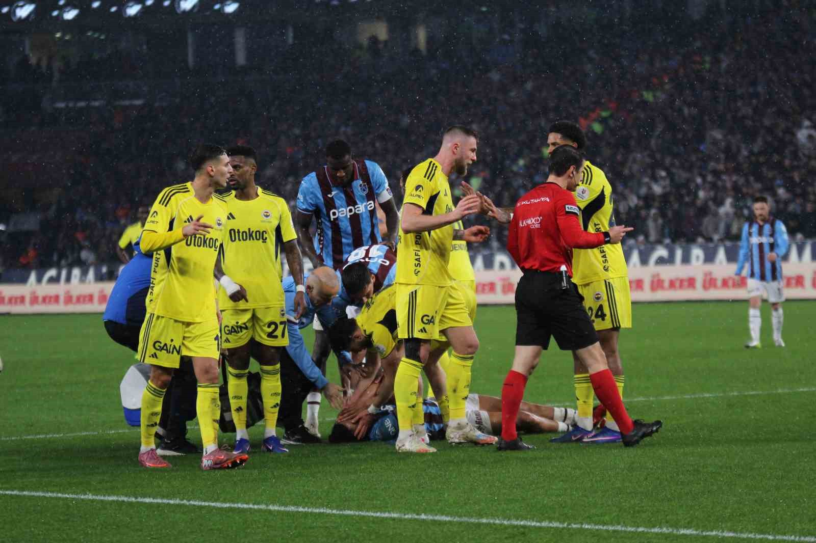 Trendyol Süper Lig: Trabzonspor: 2 - Fenerbahçe: 3 (Maç sonucu)
Trendyol Süper Lig: Trabzonspor: 2 - Fenerbahçe: 3 (Maç sonucu)